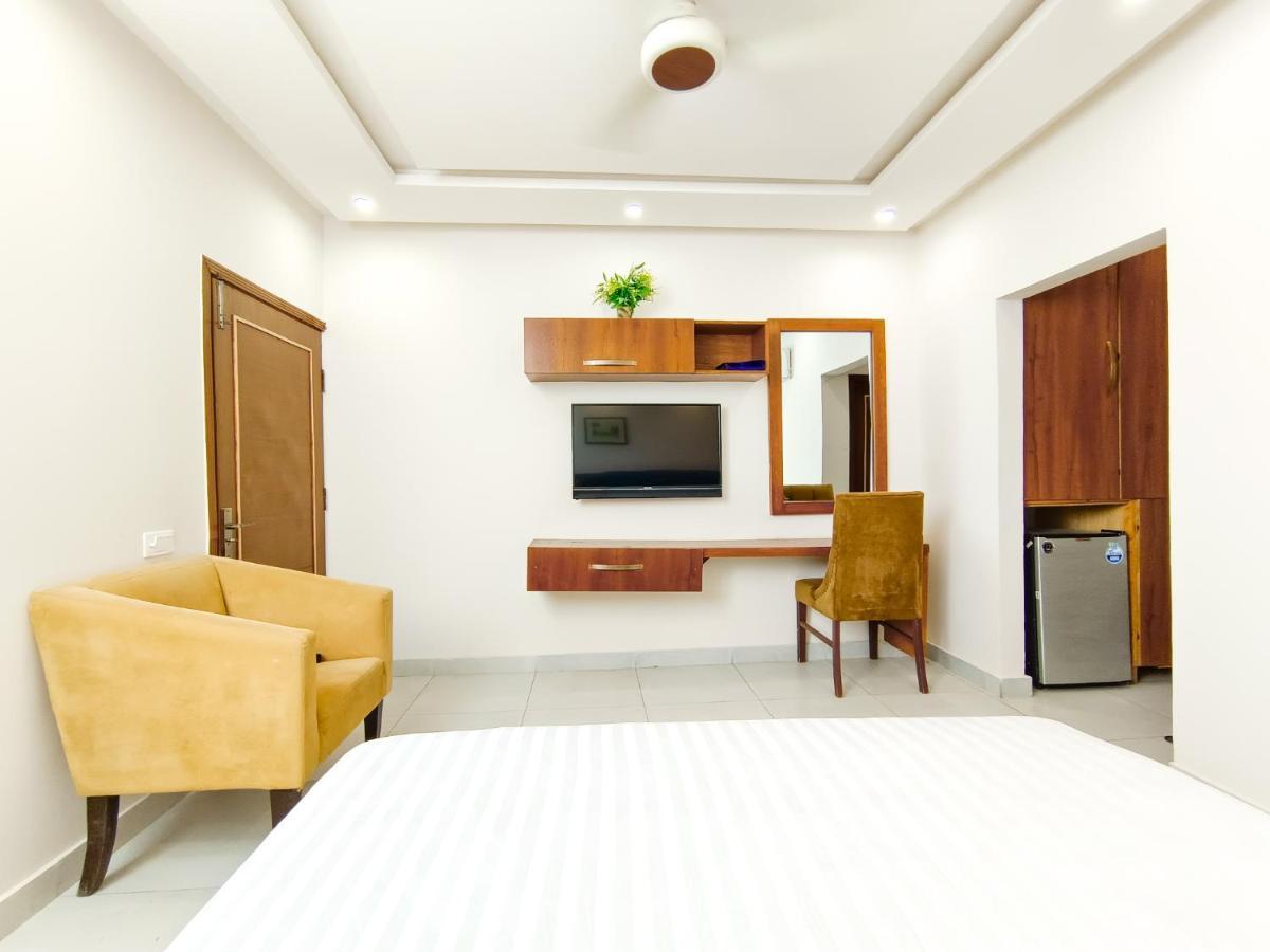 Hotel Avalon Suites Мултан Экстерьер фото