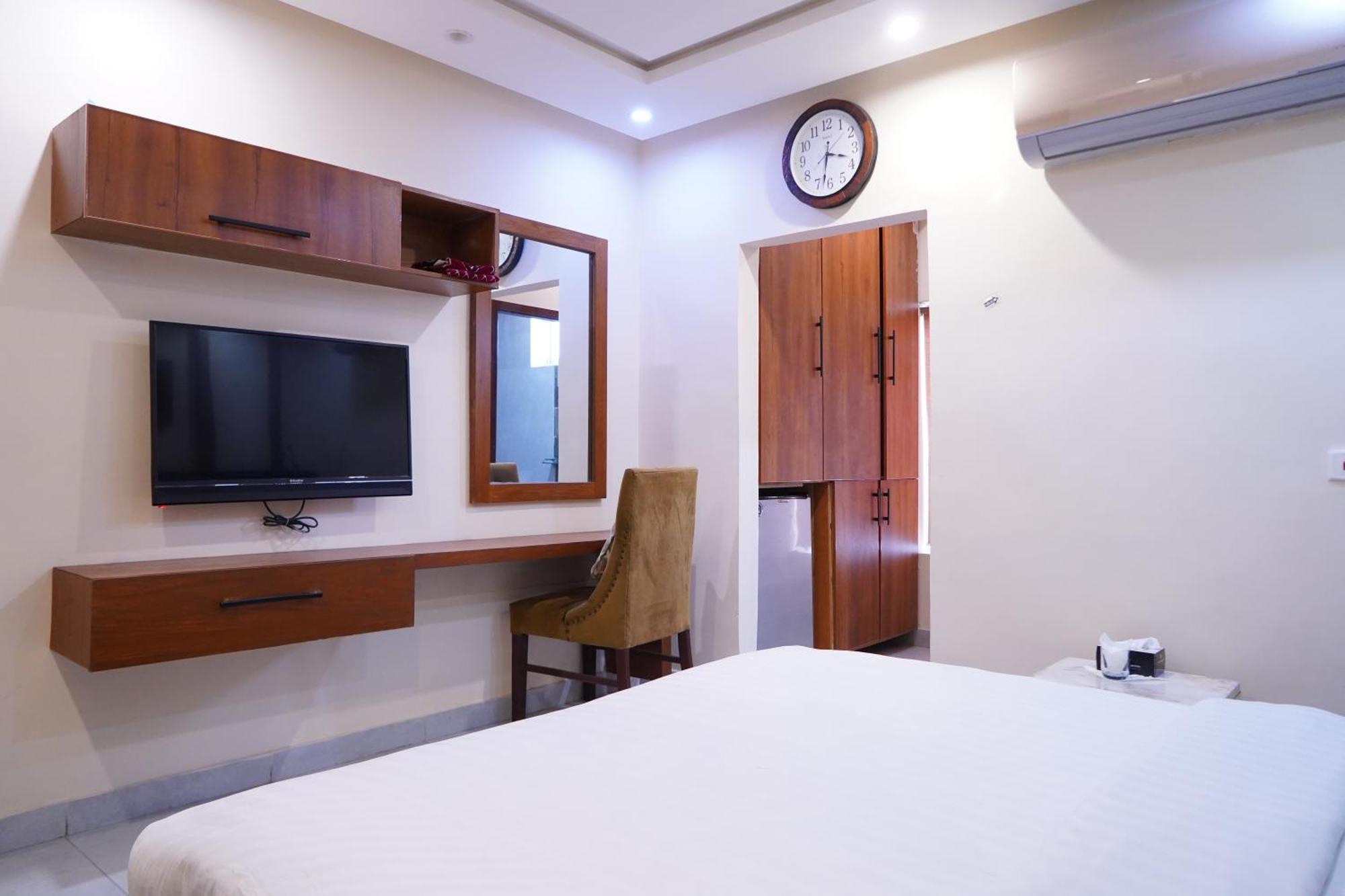 Hotel Avalon Suites Мултан Экстерьер фото