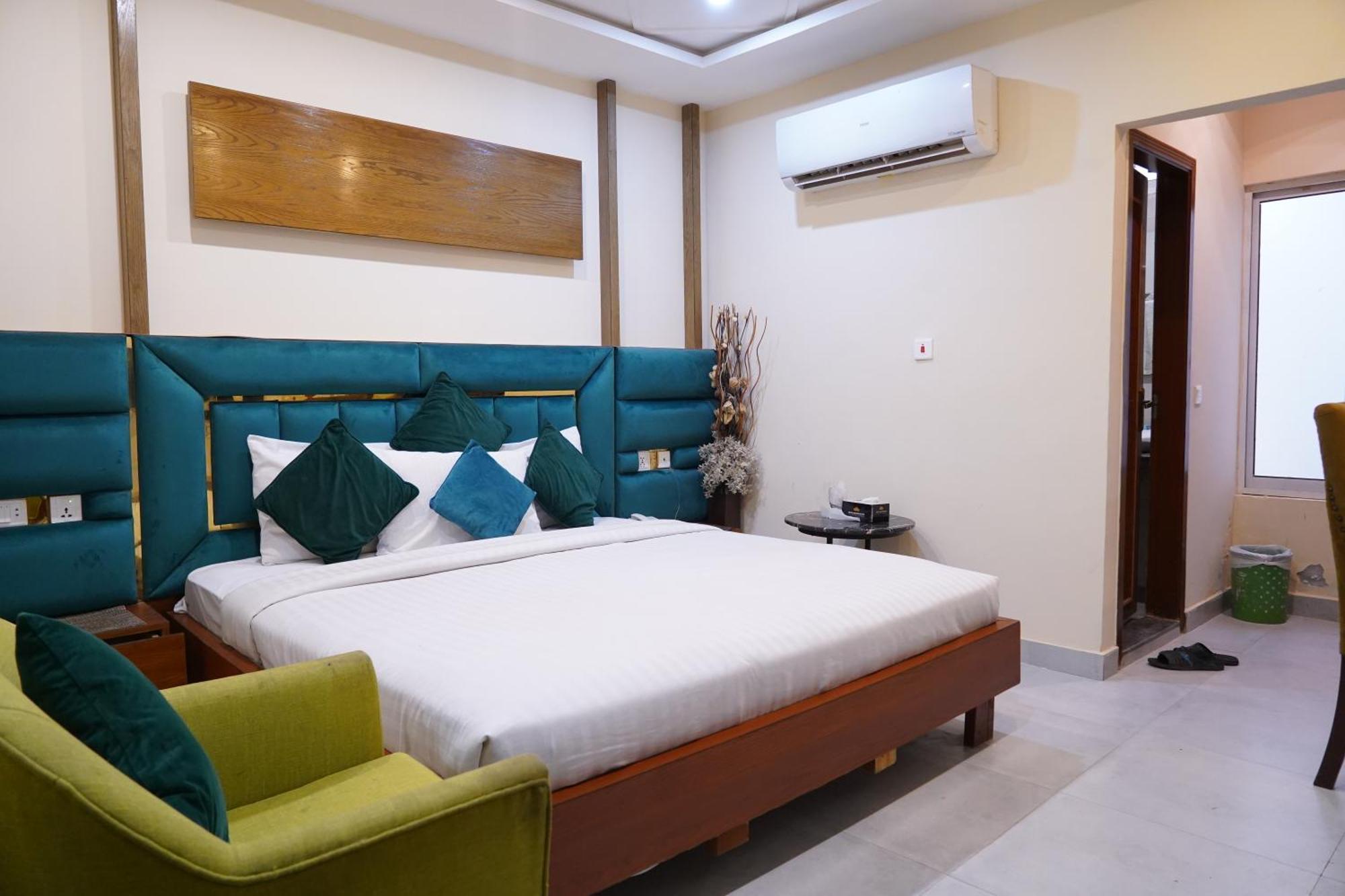 Hotel Avalon Suites Мултан Экстерьер фото