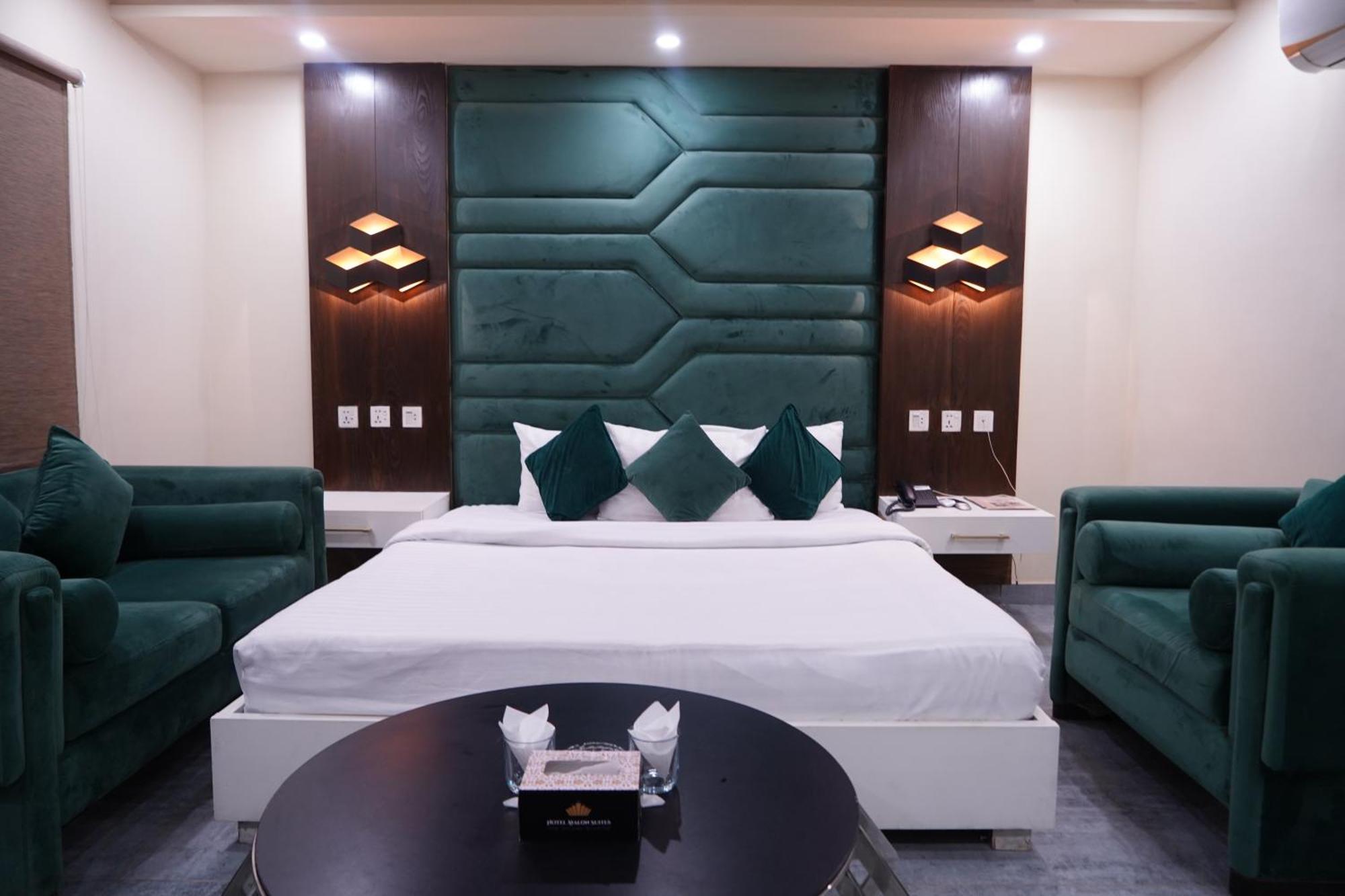Hotel Avalon Suites Мултан Экстерьер фото