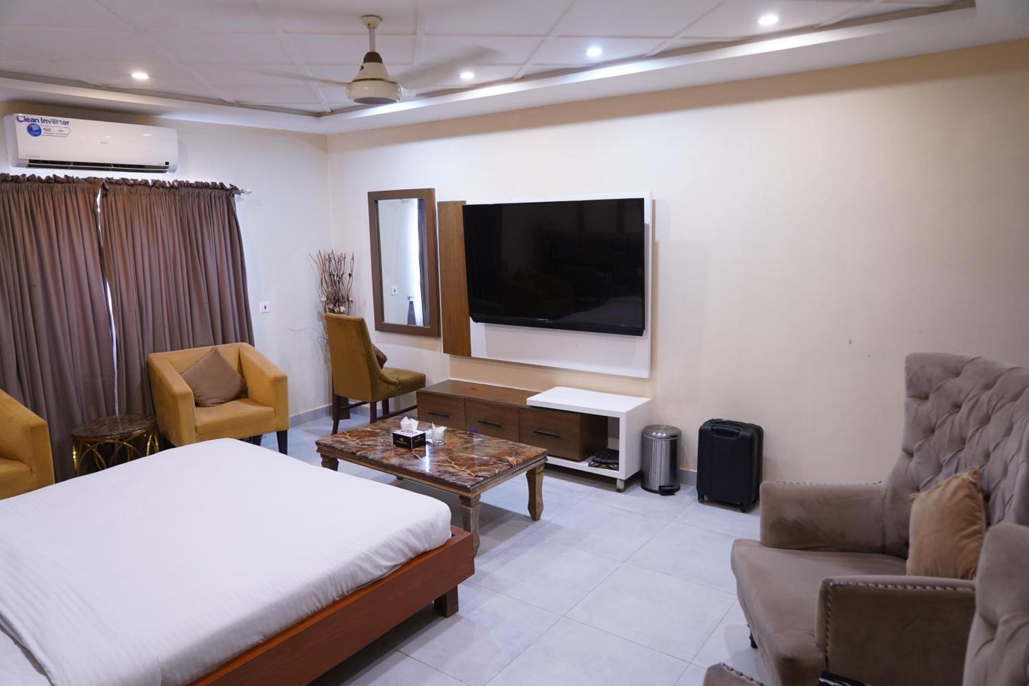 Hotel Avalon Suites Мултан Экстерьер фото